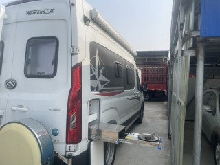 卫航房车 2021款V590 横床版