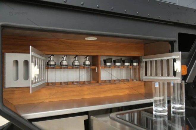 时代的领航者---诺马迪森“领航者M”越野房车图片