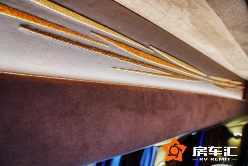 实拍奔驰商务车V260L新款七座，明星保姆/企业接待首选！20.jpg