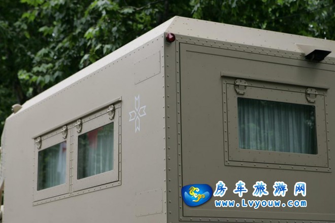 阿莫迪罗·攀爬者CD1型越野房车（奔驰乌尼莫克U5000）