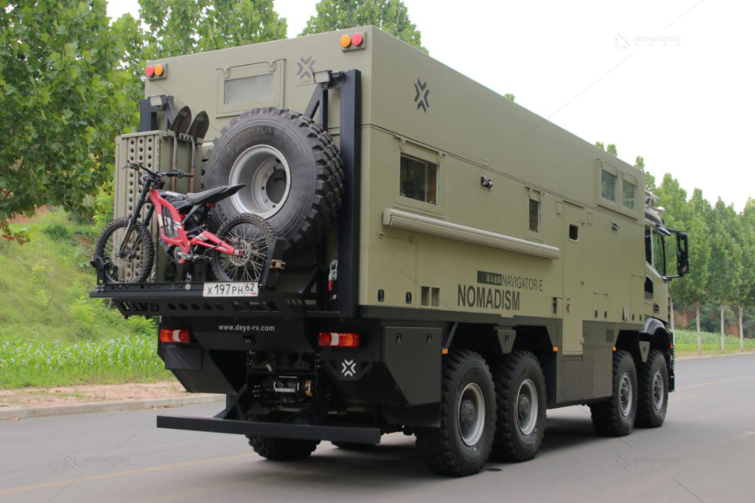 德野 诺马迪森 奔驰越野房车 领航者e 8×8车身外观