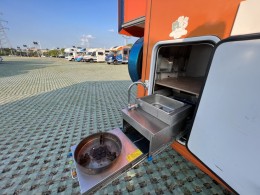 延龙 依维柯双拓C型房车