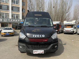 卫航房车 长轴高顶B型房车