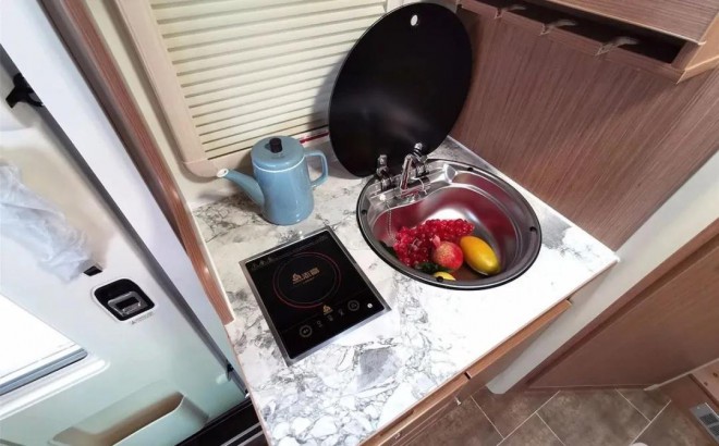 6.5洛阳房车展拓锐斯特房车携“2020款蓝色风暴”全面亮相a6e63e3f538848e4a6c2d2e107c08c3b