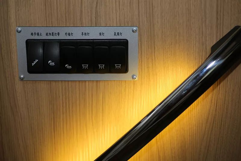 宇通依维柯欧胜C533豪华版无拓小顶房车