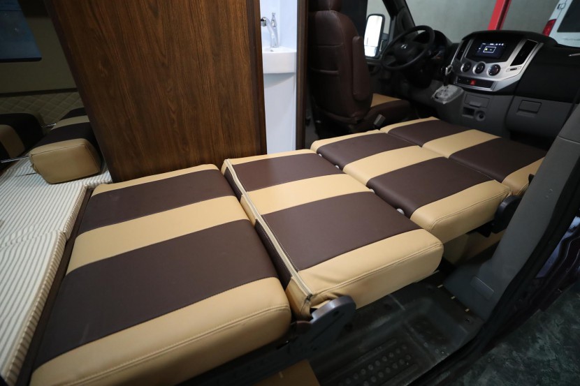 安舒旅东风御风短轴中顶自动挡B型旅居房车 团购价22.8万 原价25.8万 国五 WLH_5396