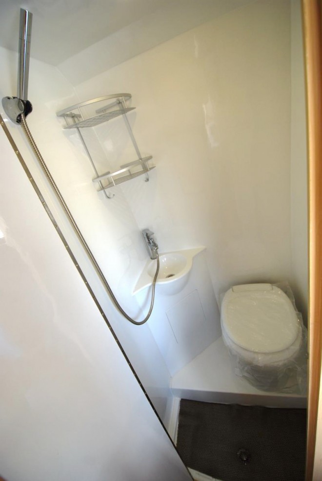 新星房车通途系列B600-家庭版 36.8万元 13-独立卫生间