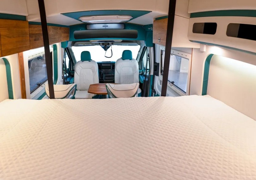 旅美速腾进口福特350SRW路航者四驱房车，邀您参加第五届郑州房车展，舒适生活，从不将就！e8ebf5b086114341151d5d3f66ae93f6