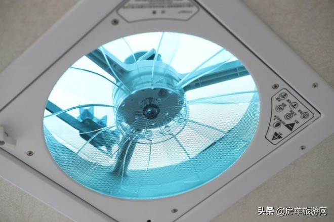 12.12飞神钜惠大促，依维柯房车最低33万起售飞神房车携全新2020开拓者、蓝精灵、探索者神秘登场