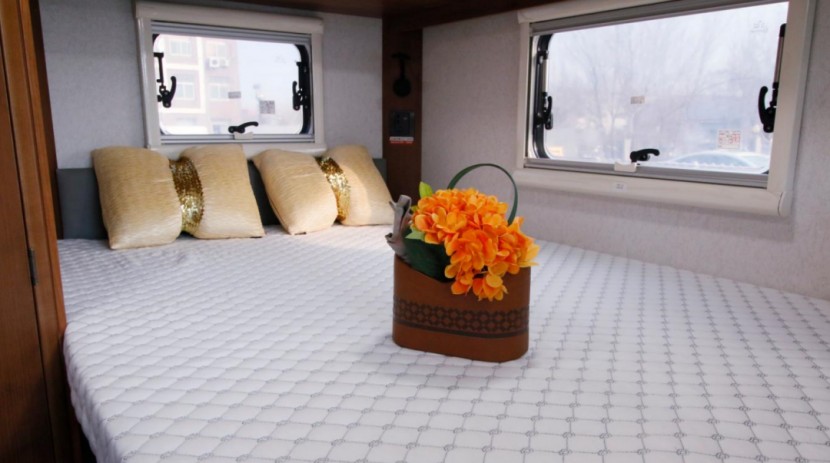 9月2日郑州房车展，巨威福特自动挡小额头房车，年度巨献，威震四方！381b7802aa281acd9889bde4f28d5c9f