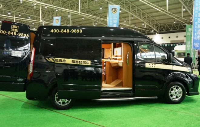 2018款福特·新逸途商务车即将登陆郑州3.31房车展首发20180327223546_7388