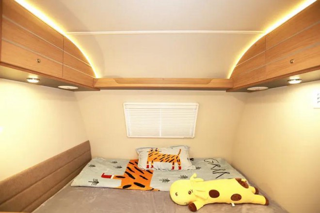 宇通T510上路拖挂(前横床布局)房车1f0de8f224844b8ab7f5eed737777af6