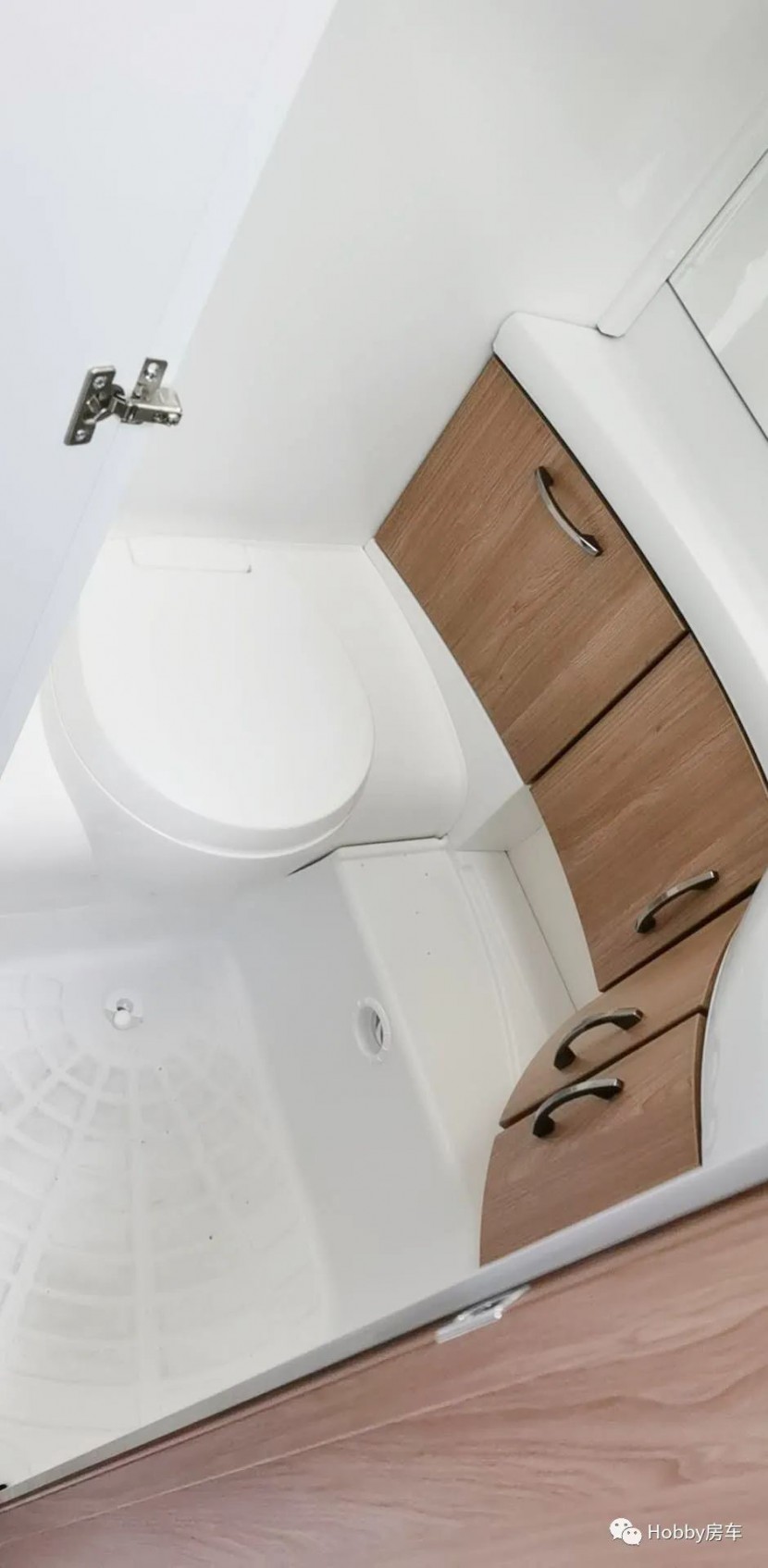 Hobby房车|豪华版455UF，一款自带“氛围感”的拖挂房车！图片