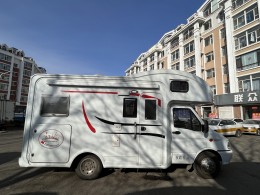 宇通 侧拓展房车