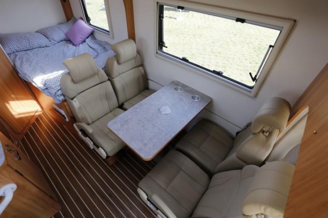 一口价29.8万就在爱旅途2019款大通C型房车5.26郑州大型团购会0X8AraSXOJE