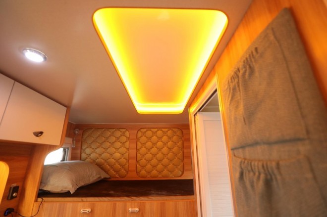 6.5洛阳房车展澳森房车新款糅合澳洲设计元素可上牌拖挂房车亮相95e0c830c41c468e88e2abac2894e8e0