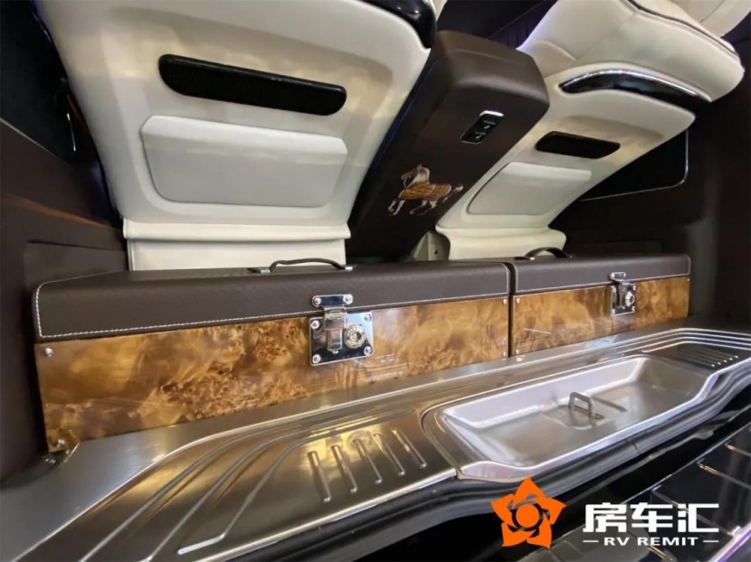 2020款圣母峰巅峰版，黑金四座，镀金立标，语音智能交互，太牛了！7.jpg