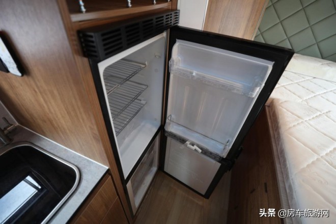 12.12飞神钜惠大促，依维柯房车最低33万起售7165bc9cb1e74bcd878facb098756176