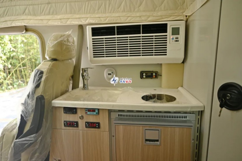 9月2日郑州房车展:齐星房车星浩版单排越野,强劲实力,瞬间游离!f2d7b66a837dcb811b0311c25222f9ca