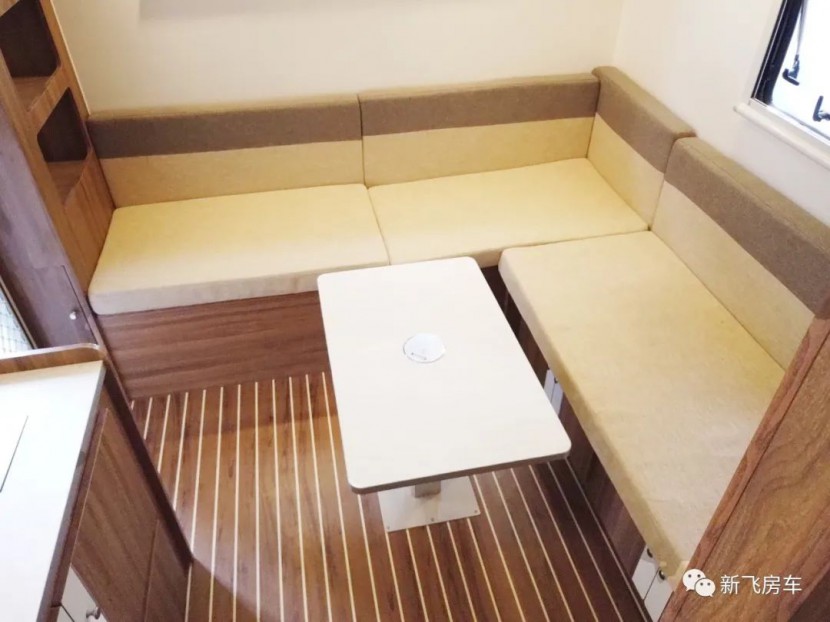 新飞房车不足十万的拖挂现车图片