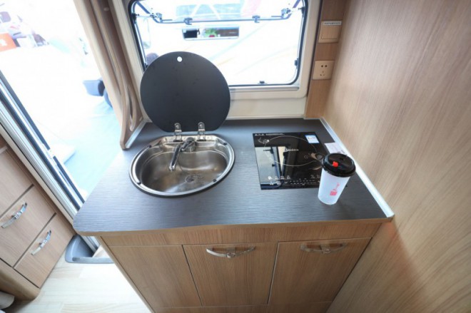 6.5洛阳房车展长城览众房车携新款国六越野皮卡C7、当红车型塞拉维房车亮相df311f2df0e44393801f6a7840a88410