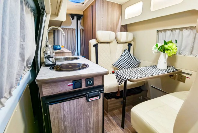 继续上新，拓锐斯特三款B型房车，属于你的青春星球！图片