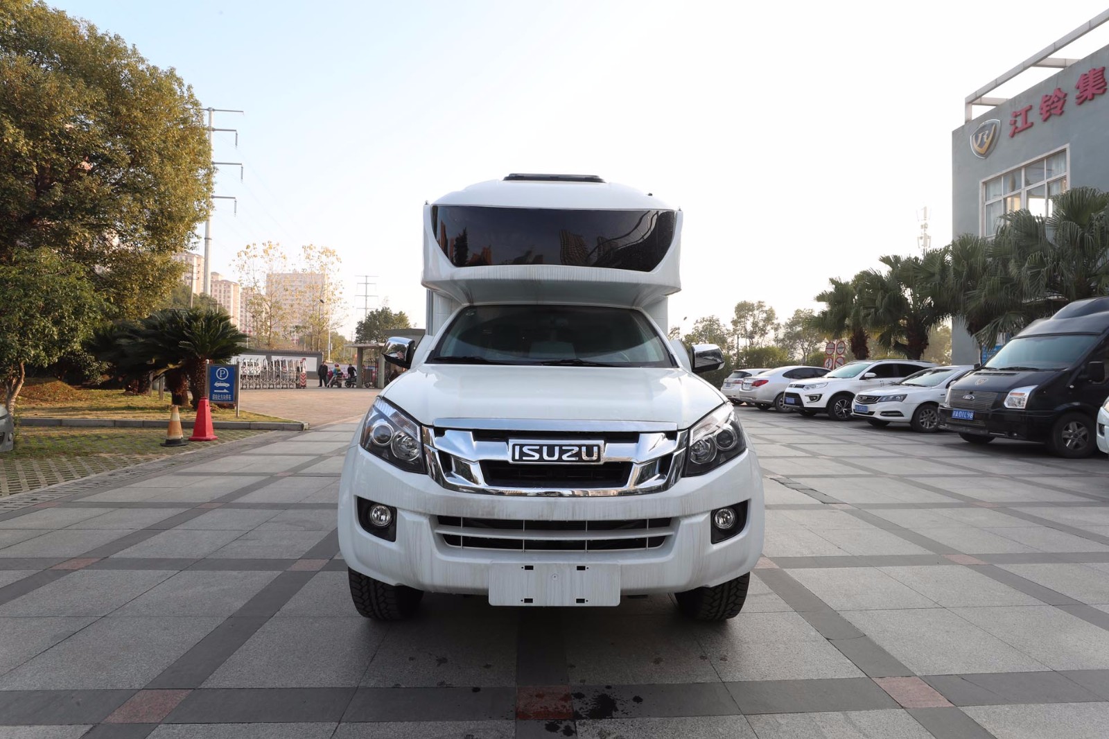 江铃五十铃 2019款江铃单排d-max越野房车车身外观