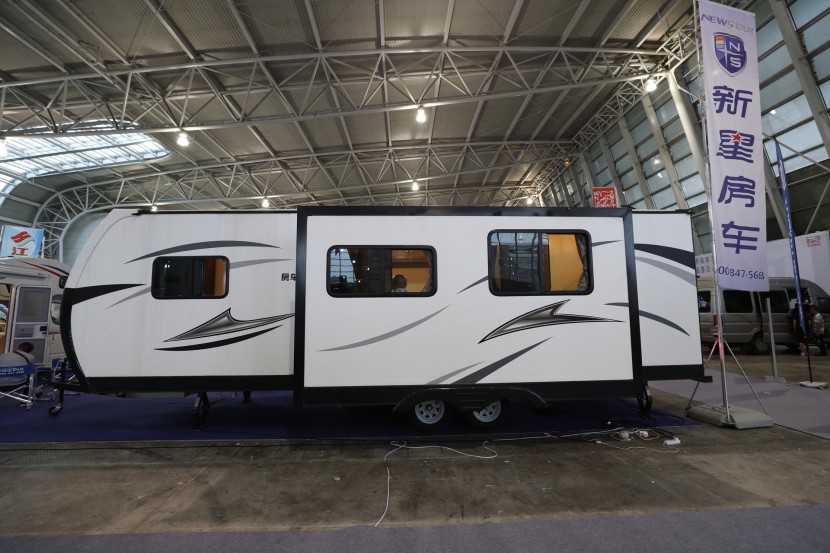 新星房车 美式单拓展露营地拖挂房车 24.8万元 WLH_5988