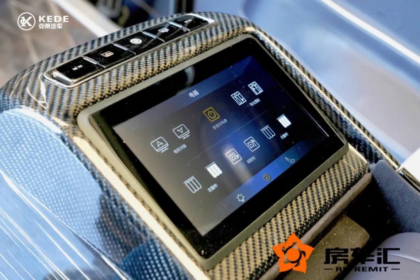 全新奔驰VST980高顶，​双色车身，全隔断4+2尊享来袭！14.jpg