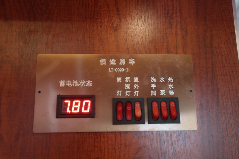 11.23杭州房车展双景房车再推出多款经济实惠可上牌拖挂、B型、C型房车给广大消费者4f9f005f40d14205a432448d24fdee44