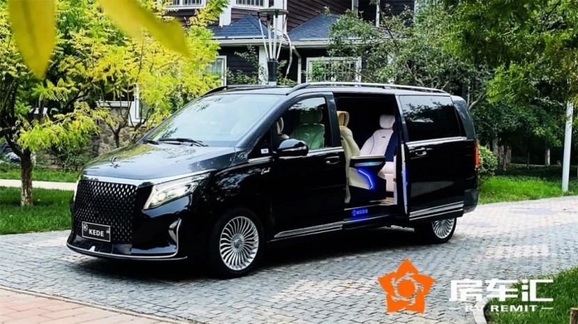奔驰圣母峰定制MPV！内饰过分奢华，网友：专为老板明星量身打造5.jpg
