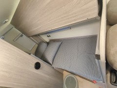 卫航 2021款V550 纵床