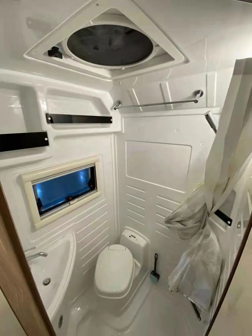 巍豪2022款旅行家1号房车，游山玩水看世界，遇花赏景品人间be9edd97e8e136a0994c7a0804759ad1