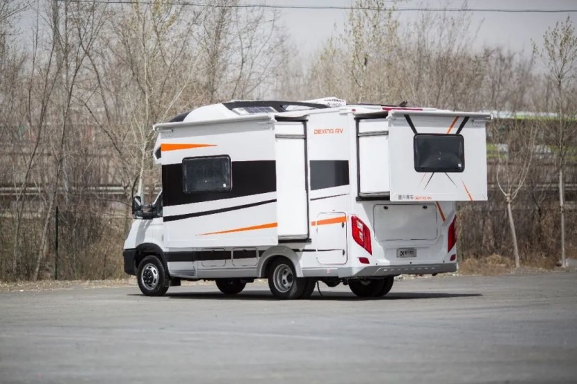 9月2日郑州房车展——德兴房车大熊座系列C型双拓版,步履不停,自在随心!9cc7d35418e00783b2a7d2353c31dfe8