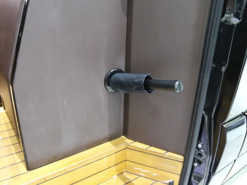 宇通凯伦宾威ZK5042XDW1奔驰斯宾特高端商务房车
