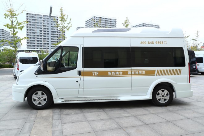 6.5洛阳房车展福客特房车携网红黑骑士、逸途、至尊系列商务B型华丽亮相fcf7652ce17648efa389297c50e56779
