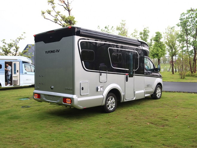 9月2日郑州房车展，宇通C520探界房车，一车在手，纵游宇宙！dd3bf1d27252d7ab9cdbddde0647bcde
