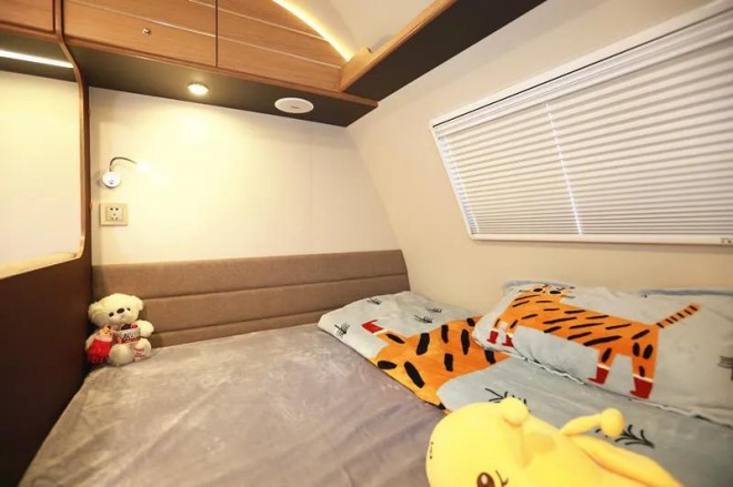 宇通T510上路拖挂(前横床布局)房车035a9611a1bd4f90beadac81a21a6638