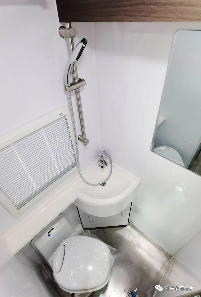 舜宇新款大通V90C型房邀您参加9月2日郑州房车展，游山戏水，以路为家！f02022059074a3cc3c129f81d7a35235