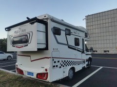 瑞弗 2022款瑞弗V820双扩展房车（巅峰版）