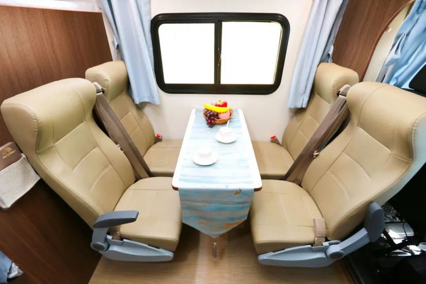 宇通依维柯欧胜C530舒适版房车