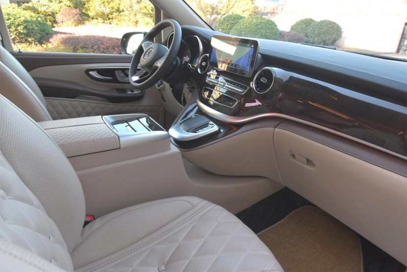 铂驰威睿奔驰商务车，星光灿烂处，驰在山河间59a6a795ac4c8bcf395dfe56e1170551