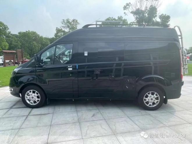 爱旅途福特新全顺房车亮相9月2日郑州房车展，旅途明月松间照，行看清泉石上流！cd833464dba22bbe9ca21d7f736465e0