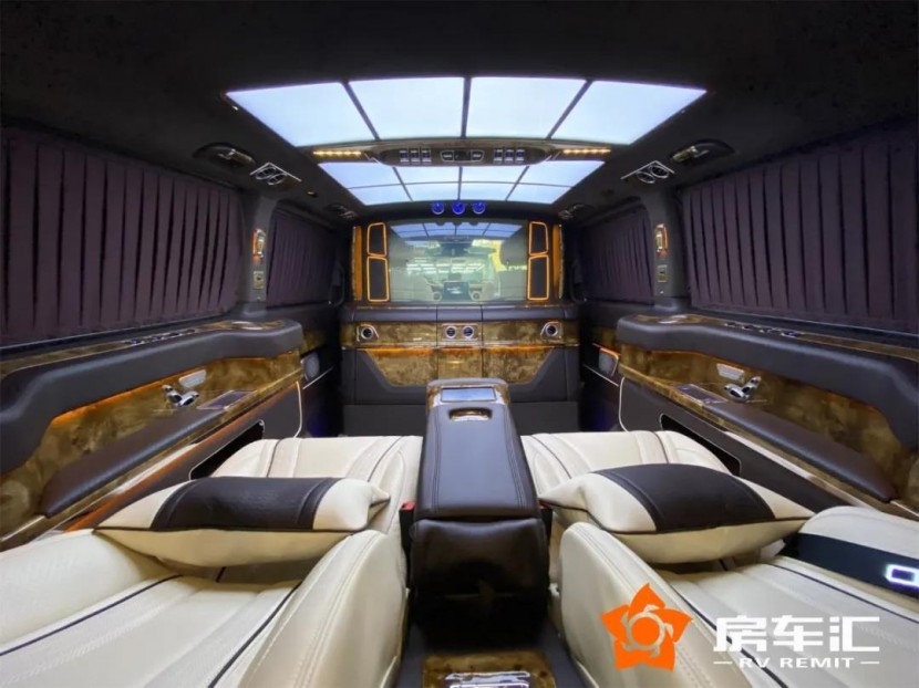 2020款圣母峰巅峰版，黑金四座，镀金立标，语音智能交互，太牛了！11.jpg
