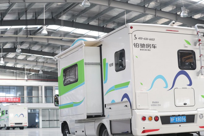 精致欧式风格、高端商务元素，“铂驰旅行家”单拓展房车 WLH_7265