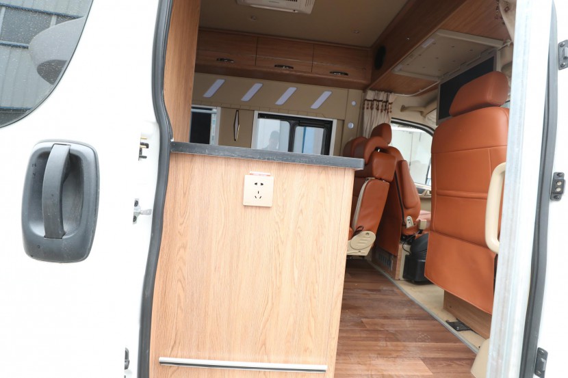 老张定制款——高清实拍2019款顺之旅东风御风自动挡B型房车 WLH_6102