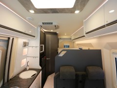 985A4596