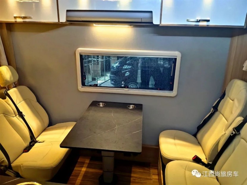 9月2日郑州房车展，尚旅福特新世代C型房车，旅行新风尚，远游越山川！47d44294994936d0bb34820a47ca94f5