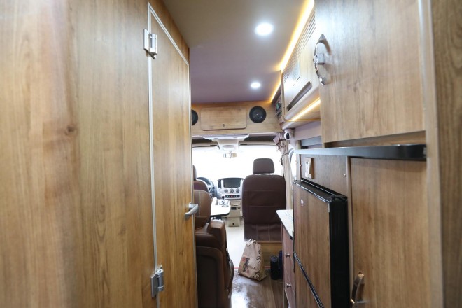 老张定制款——高清实拍2019款顺之旅东风御风白色自动挡B型房车 WLH_5983