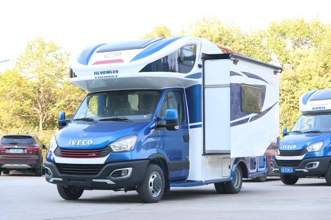 拓锐斯特“欧畅版TIC-621A”依维柯双拓展C型房车 WLH_6872